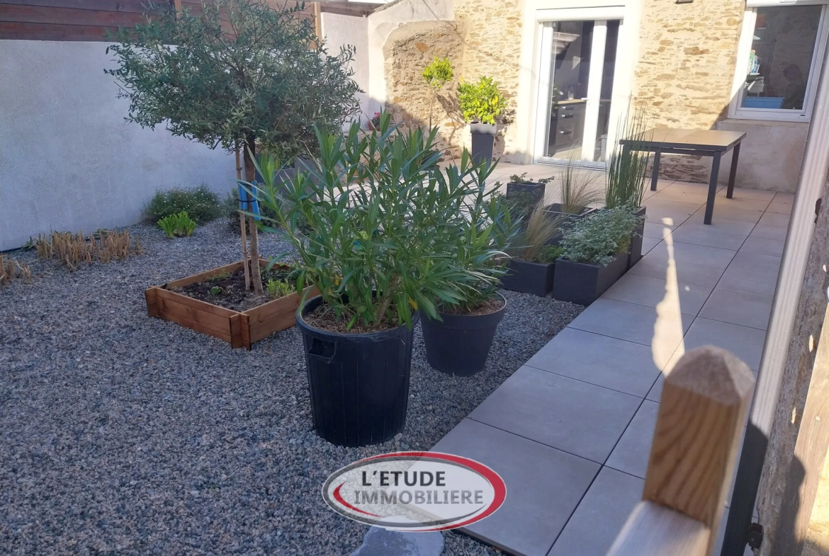 Belle maison rénovée à Sainte-Pazanne avec terrasse et stationnement privé 