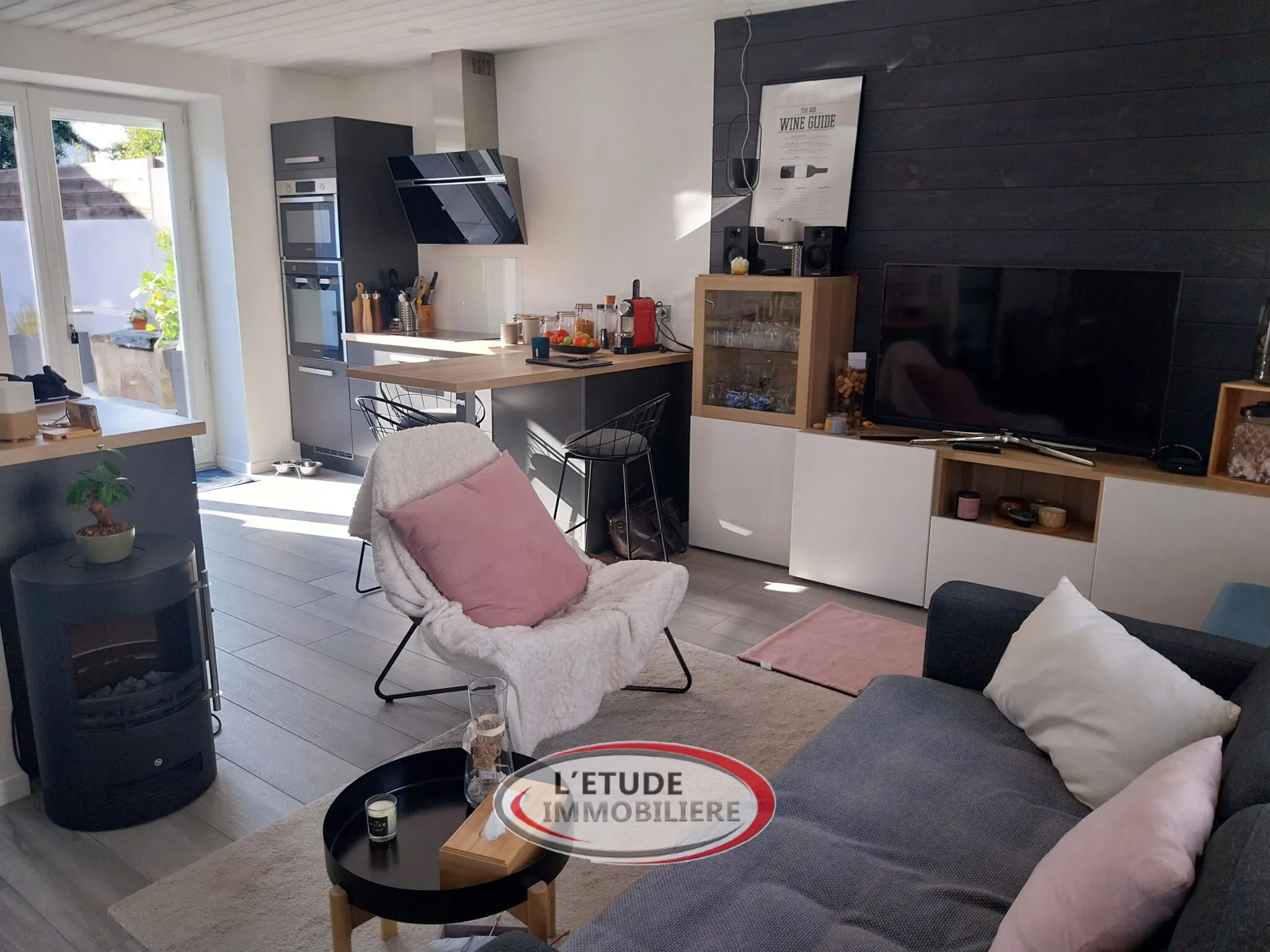 Belle maison rénovée à Sainte-Pazanne avec terrasse et stationnement privé 