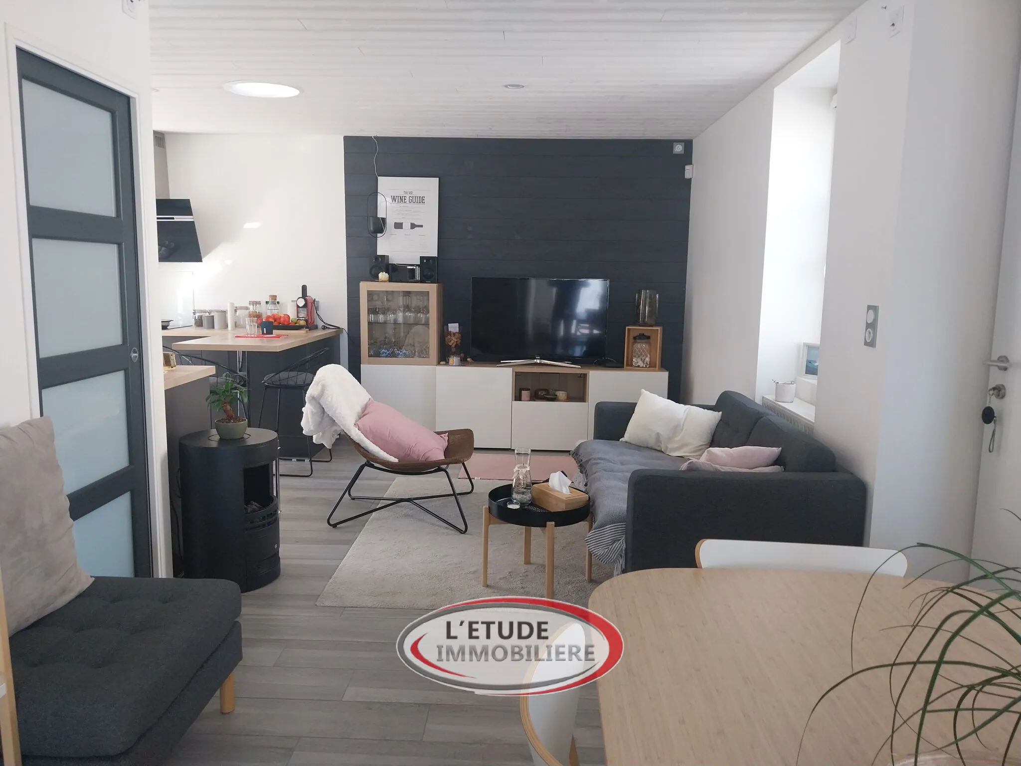 Belle maison rénovée à Sainte-Pazanne avec terrasse et stationnement privé 