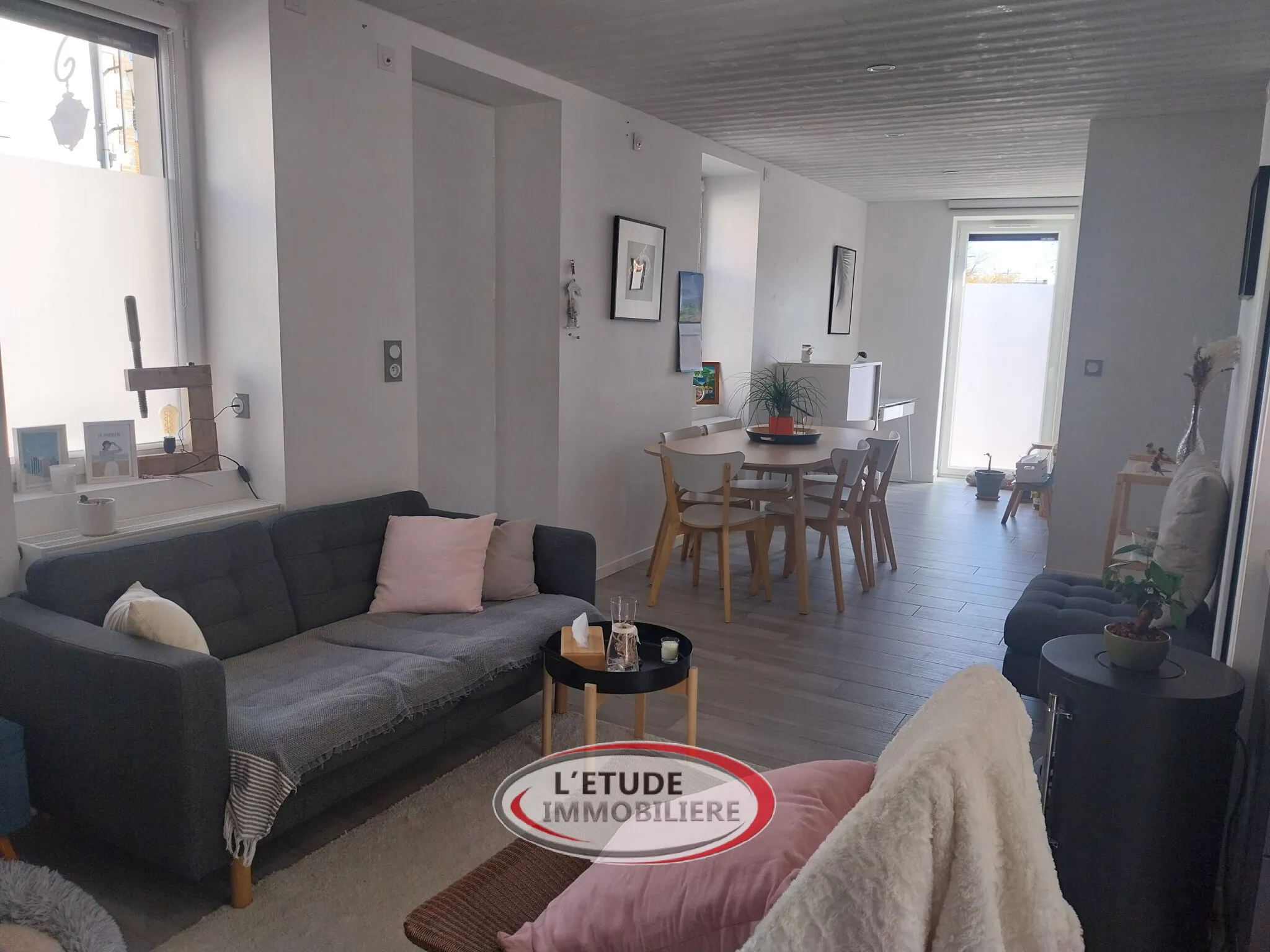 Belle maison rénovée à Sainte-Pazanne avec terrasse et stationnement privé 
