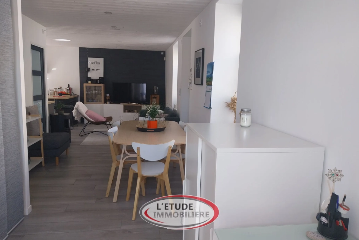Belle maison rénovée à Sainte-Pazanne avec terrasse et stationnement privé 
