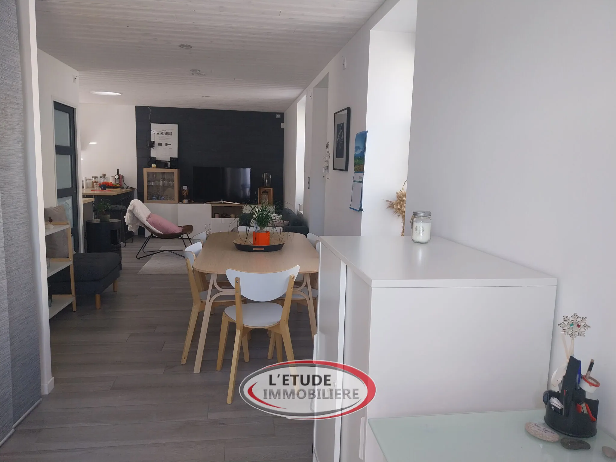 Belle maison rénovée à Sainte-Pazanne avec terrasse et stationnement privé 