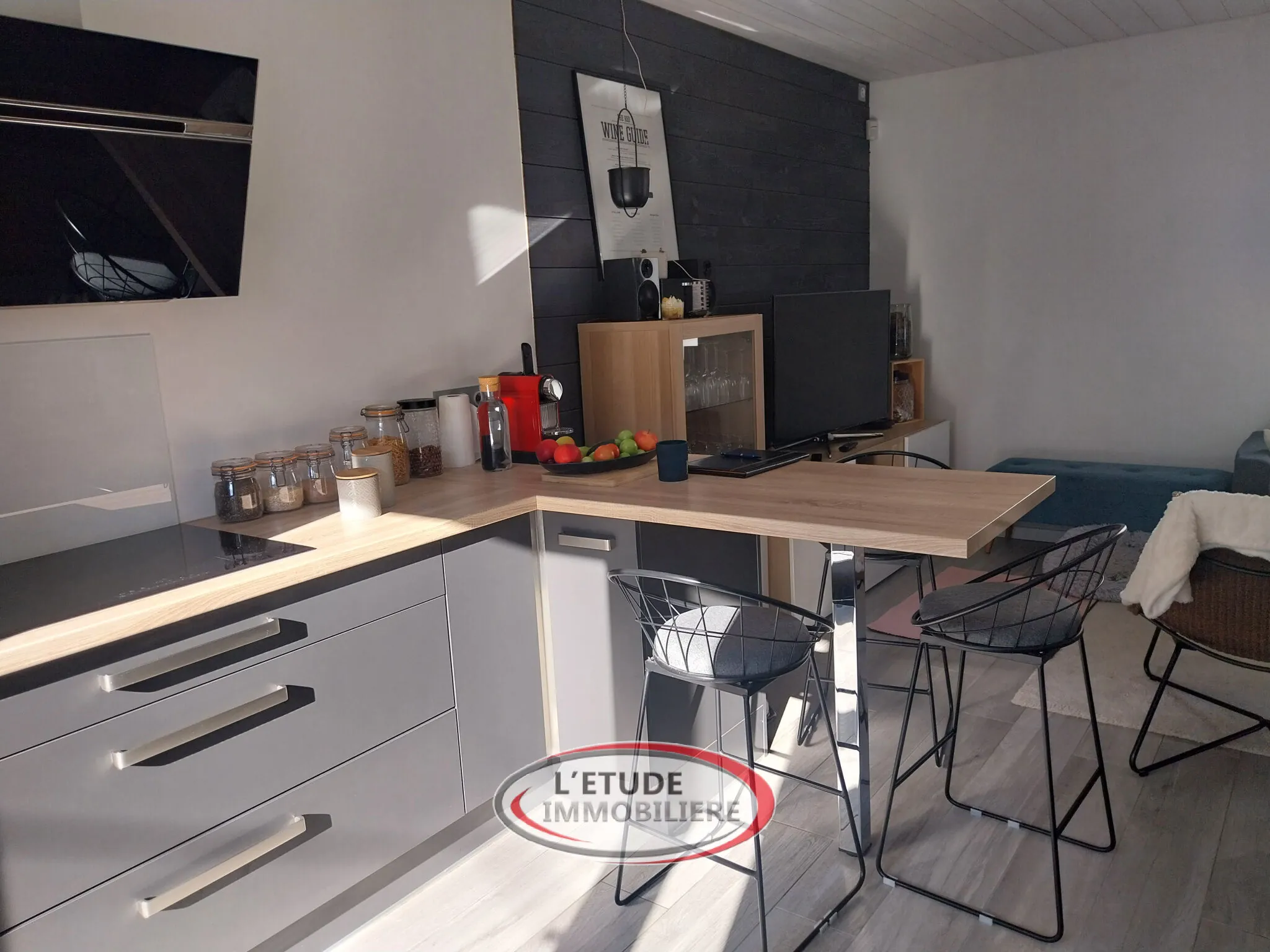 Belle maison rénovée à Sainte-Pazanne avec terrasse et stationnement privé 
