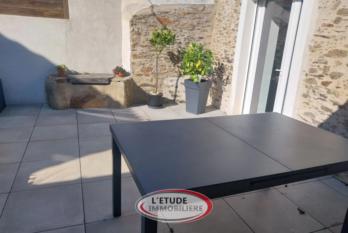 Belle maison rénovée à Sainte-Pazanne avec terrasse et stationnement privé 
