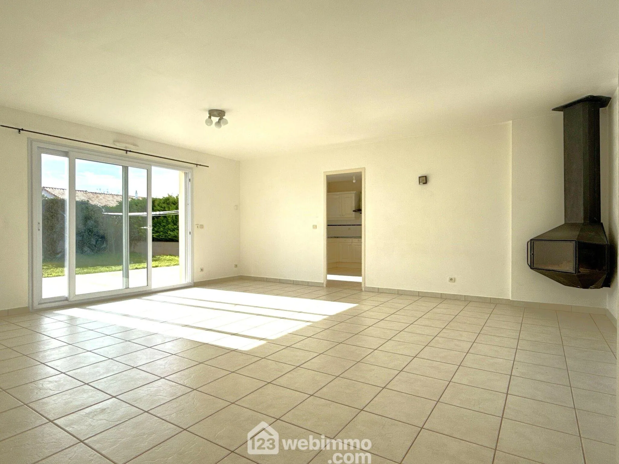 Maison de plain-pied à vendre à Quinçay - 115 m² avec 4 chambres 