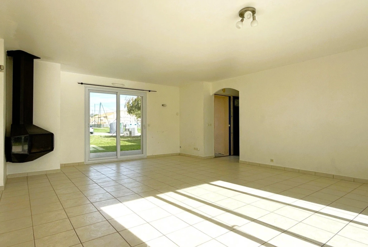Maison de plain-pied à vendre à Quinçay - 115 m² avec 4 chambres 