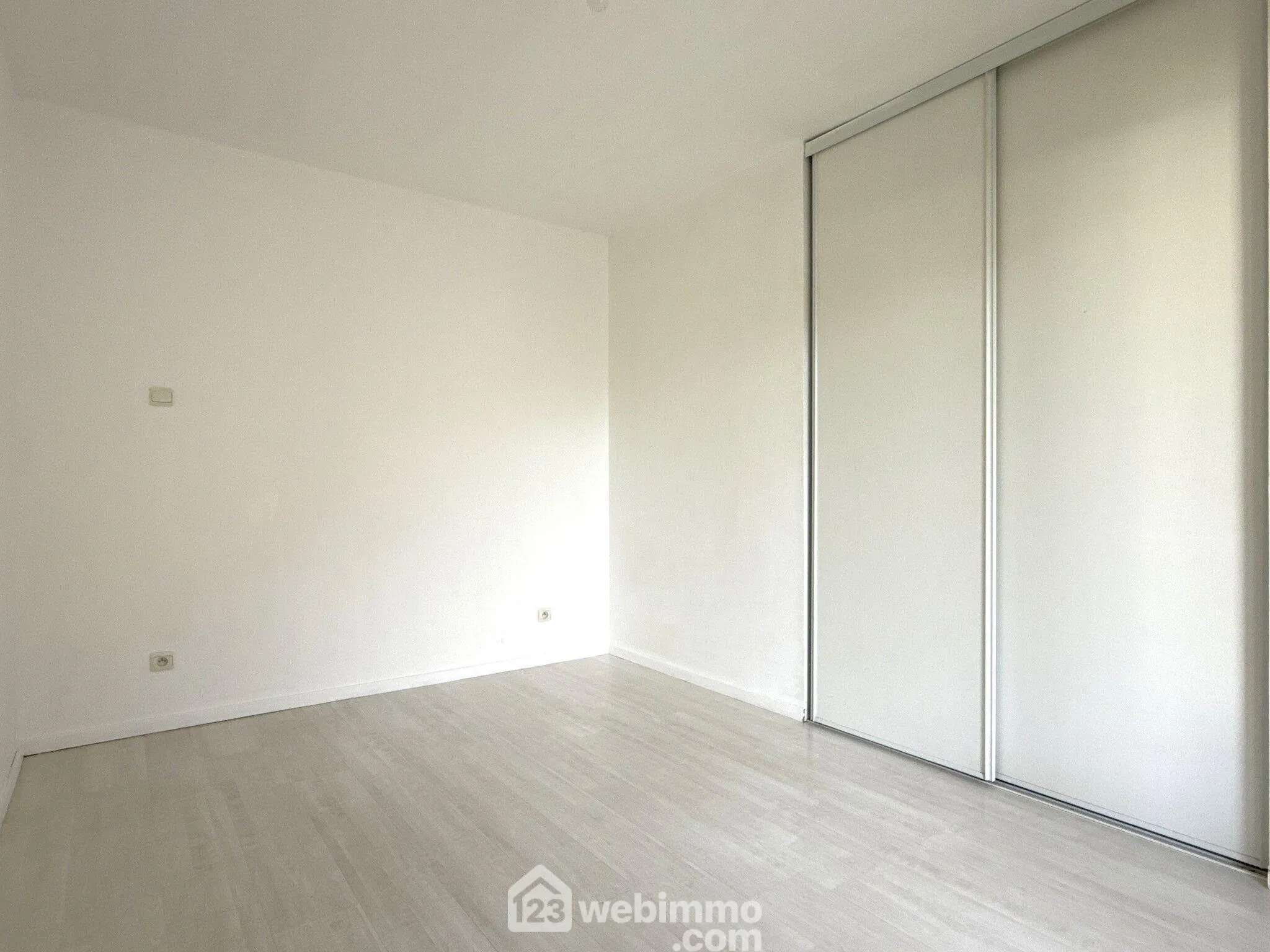 Maison de plain-pied à vendre à Quinçay - 115 m² avec 4 chambres 