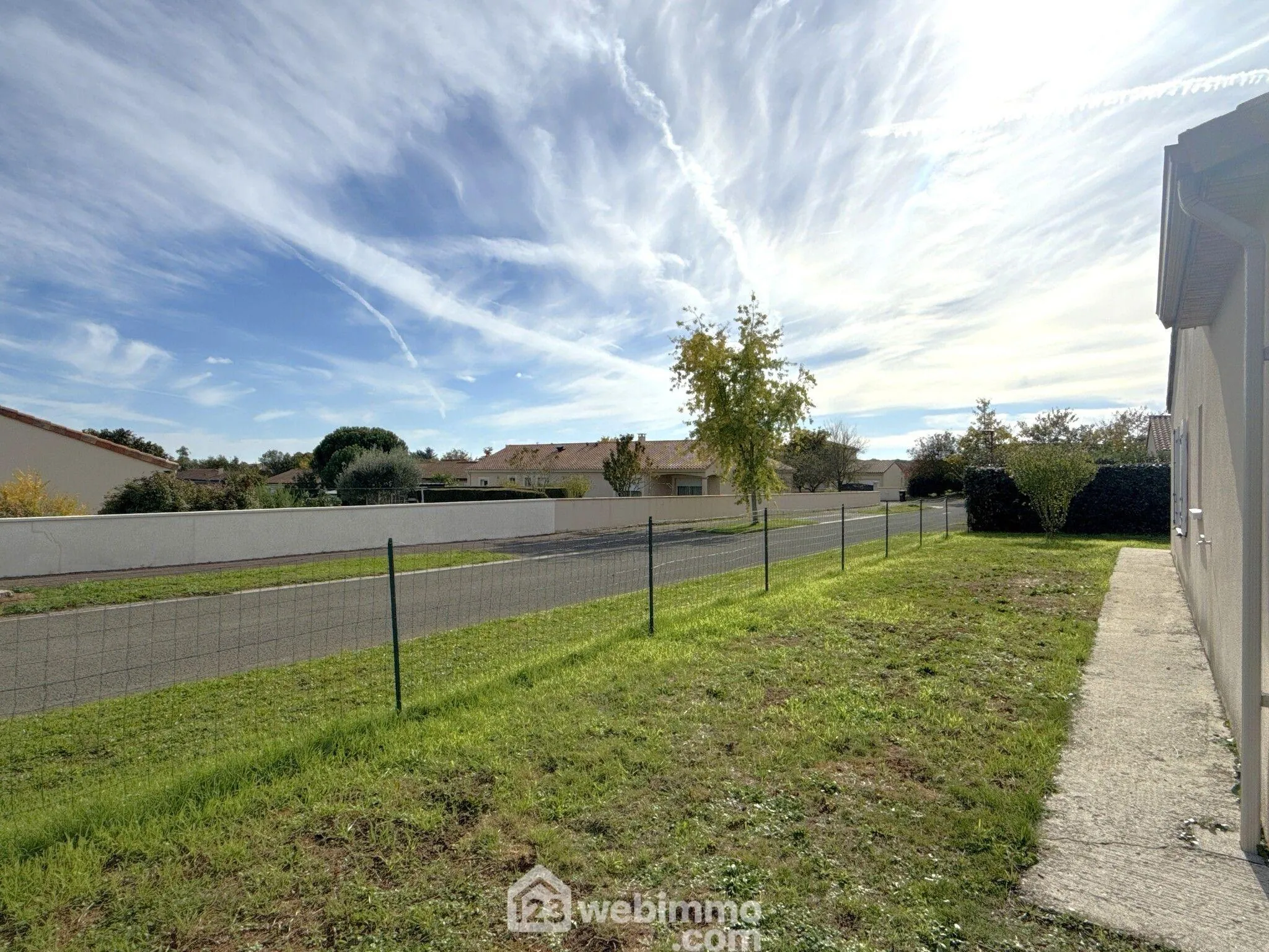 Maison de plain-pied à vendre à Quinçay - 115 m² avec 4 chambres 