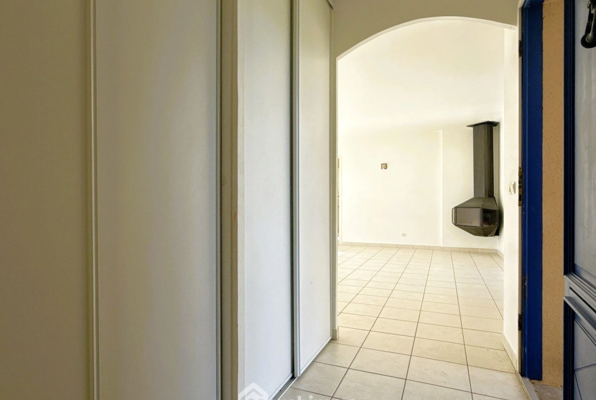 Maison de plain-pied à vendre à Quinçay - 115 m², 4 chambres, garage 