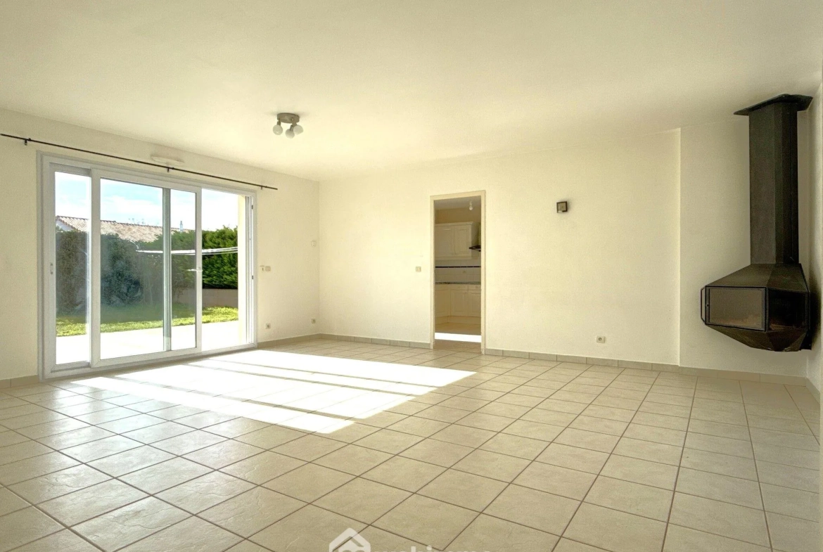 Maison de plain-pied à vendre à Quinçay - 115 m², 4 chambres, garage 