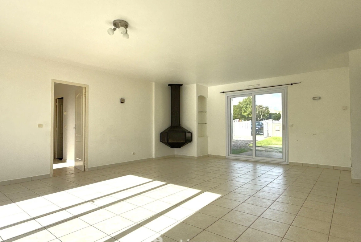 Maison de plain-pied à vendre à Quinçay - 115 m², 4 chambres, garage 