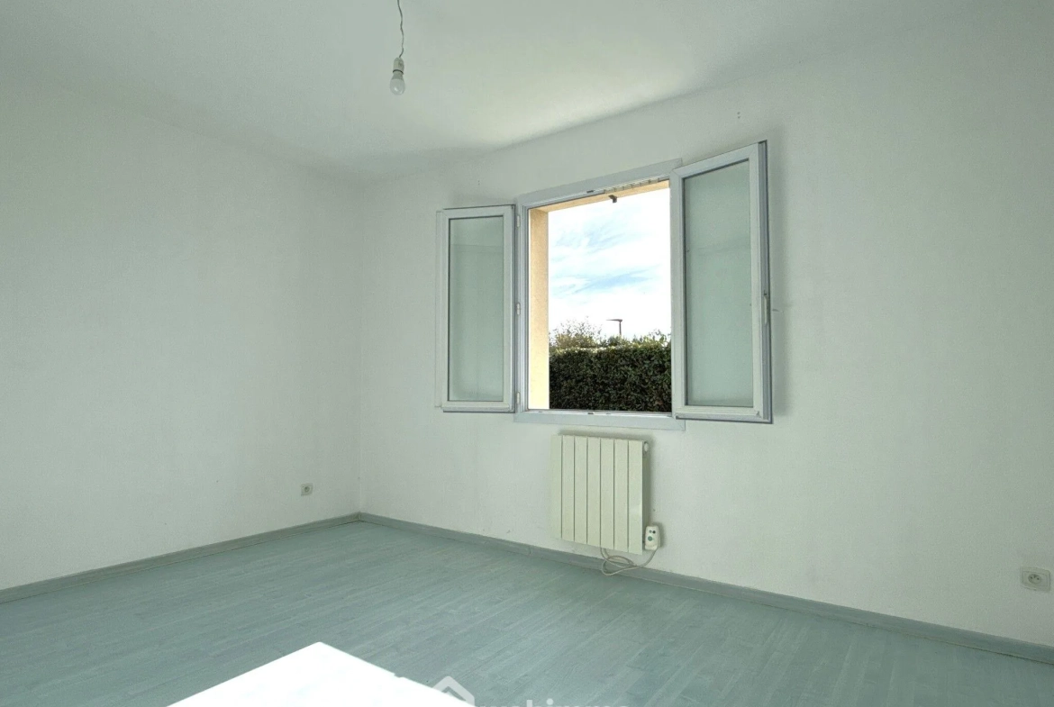 Maison de plain-pied à vendre à Quinçay - 115 m², 4 chambres, garage 