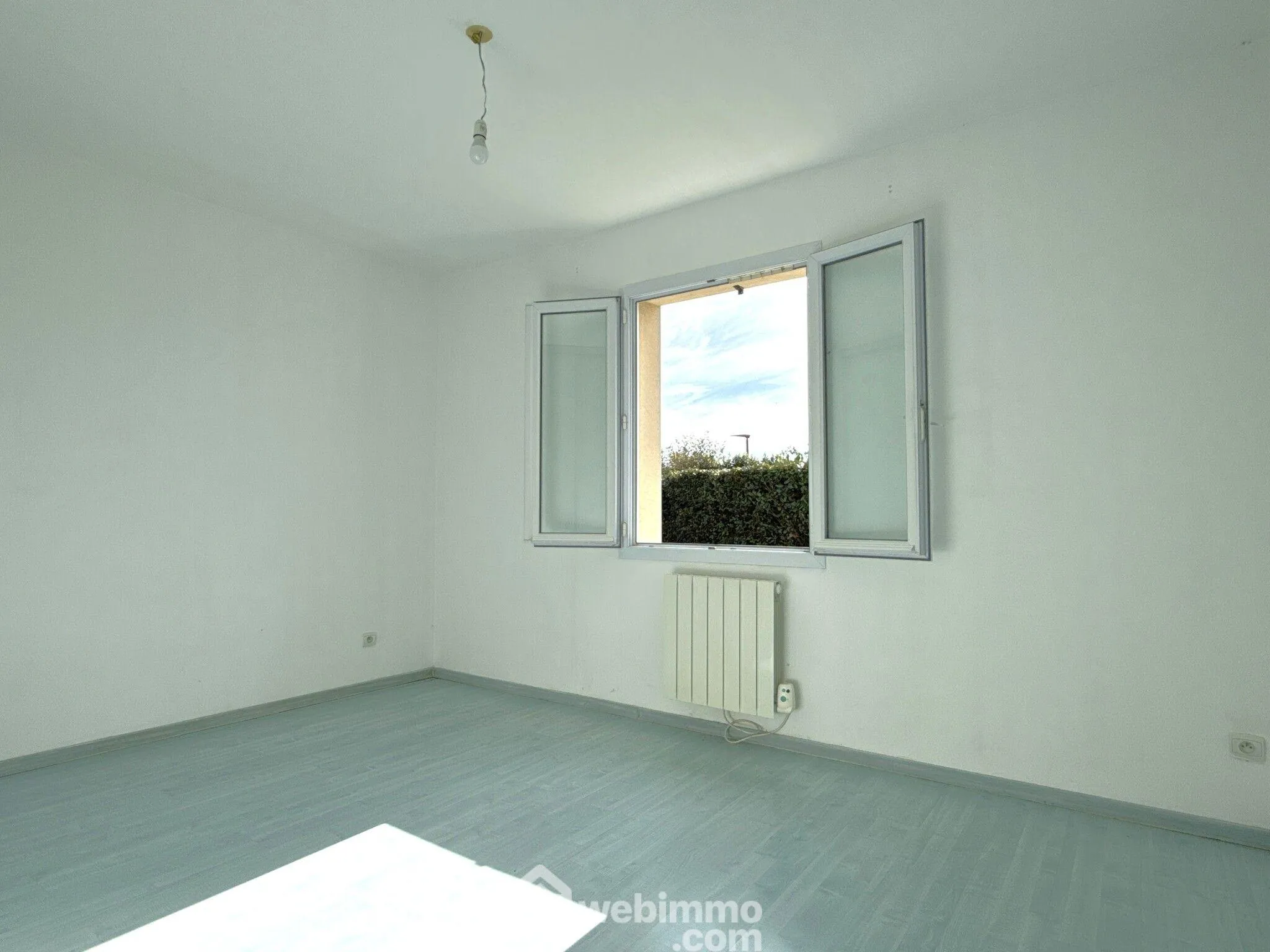 Maison de plain-pied à vendre à Quinçay - 115 m², 4 chambres, garage 