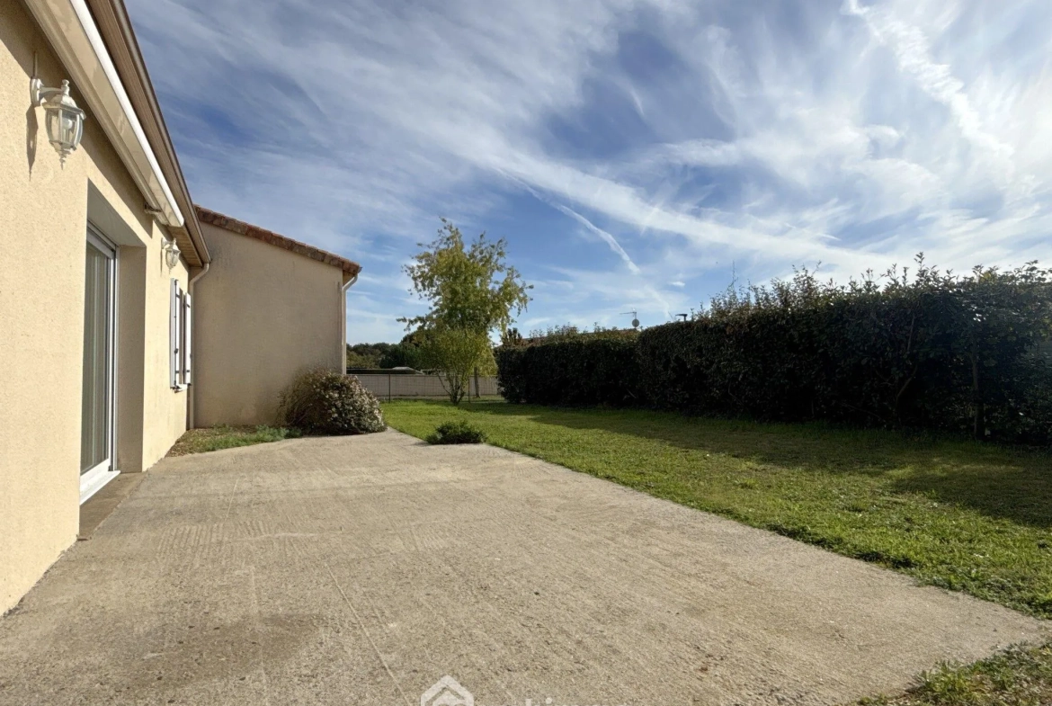 Maison de plain-pied à vendre à Quinçay - 115 m², 4 chambres, garage 