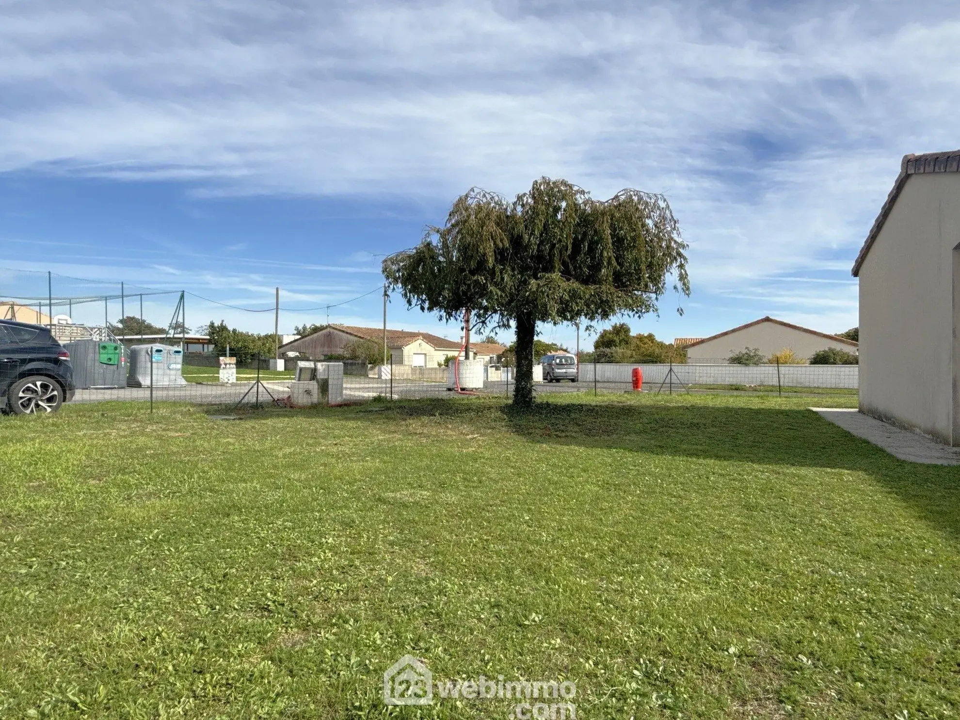 Maison de plain-pied à vendre à Quinçay - 115 m², 4 chambres, garage 