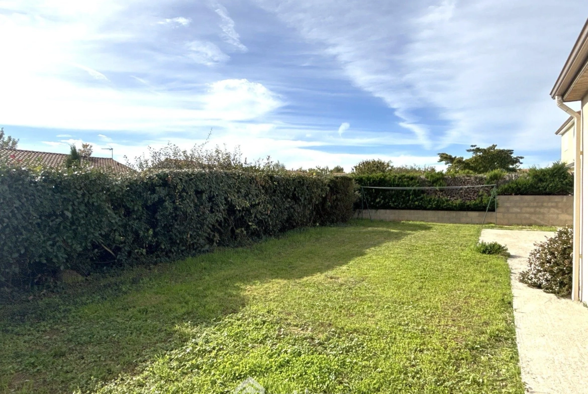 Maison de plain-pied à vendre à Quinçay - 115 m², 4 chambres, garage 