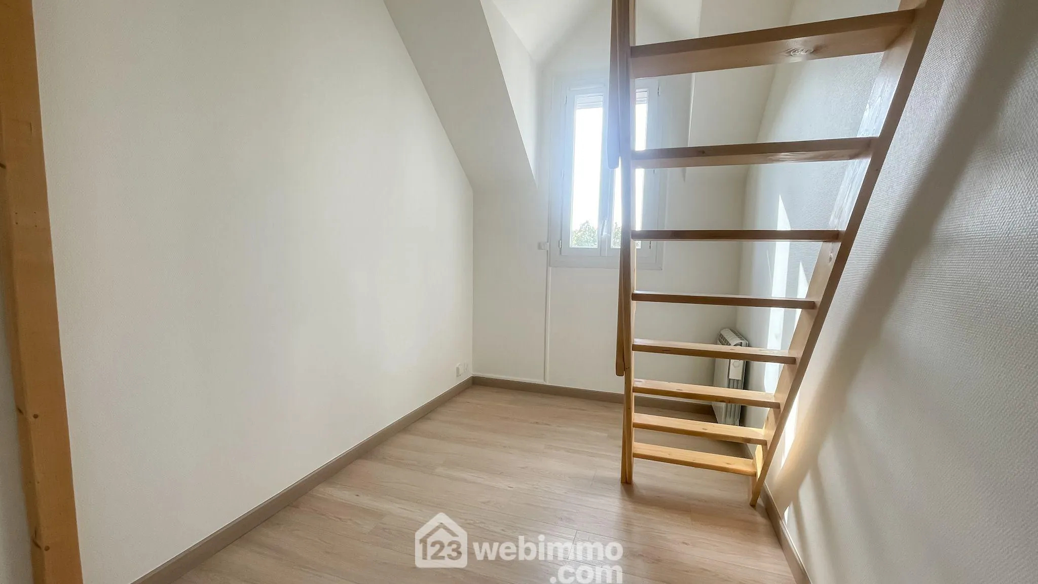 Charmant duplex de 82 m² à Marolles-En-Brie, proche commodités et jardin 