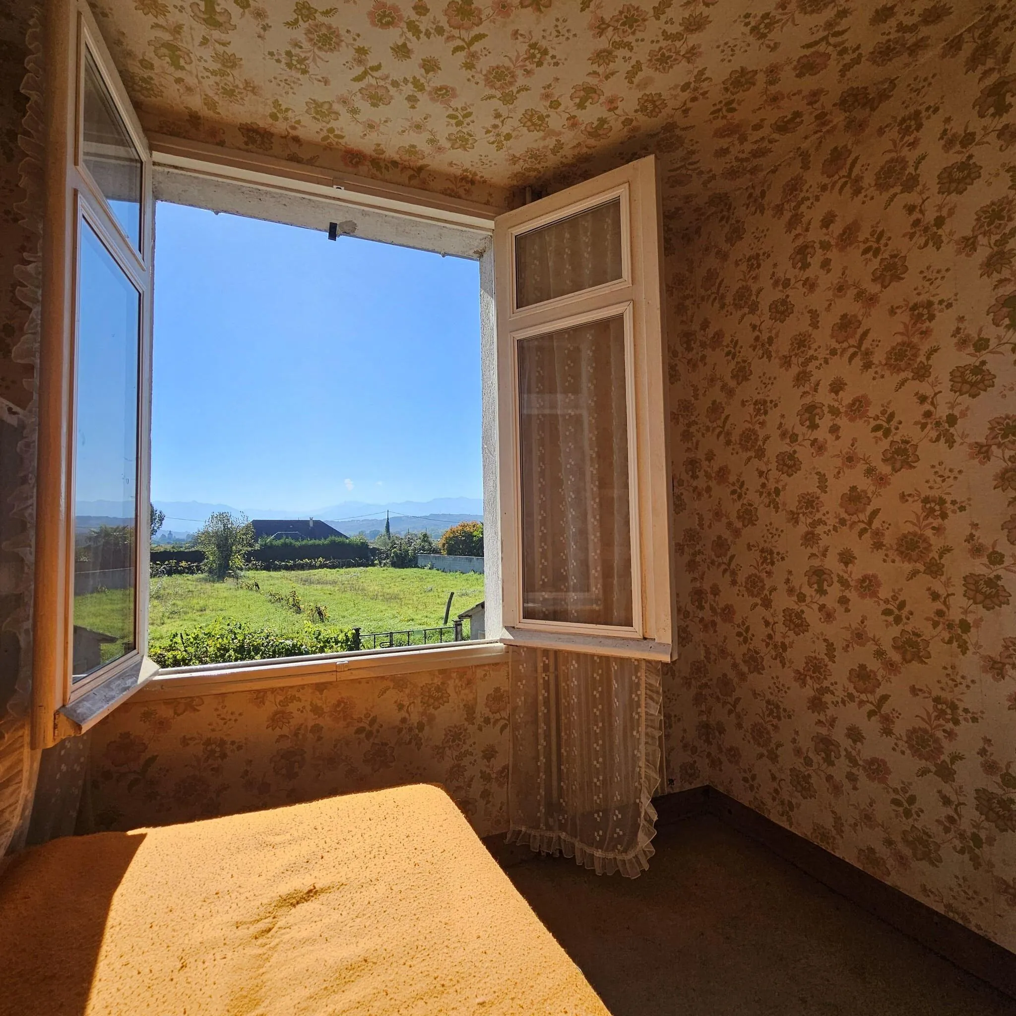 Charmante maison ancienne avec terrain à Baliros, vue Pyrénées 