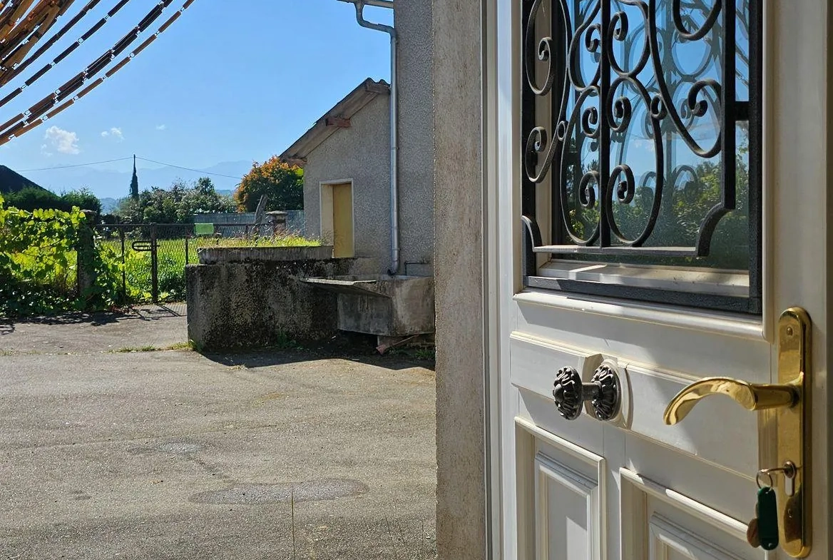 Charmante maison ancienne avec terrain à Baliros, vue Pyrénées 