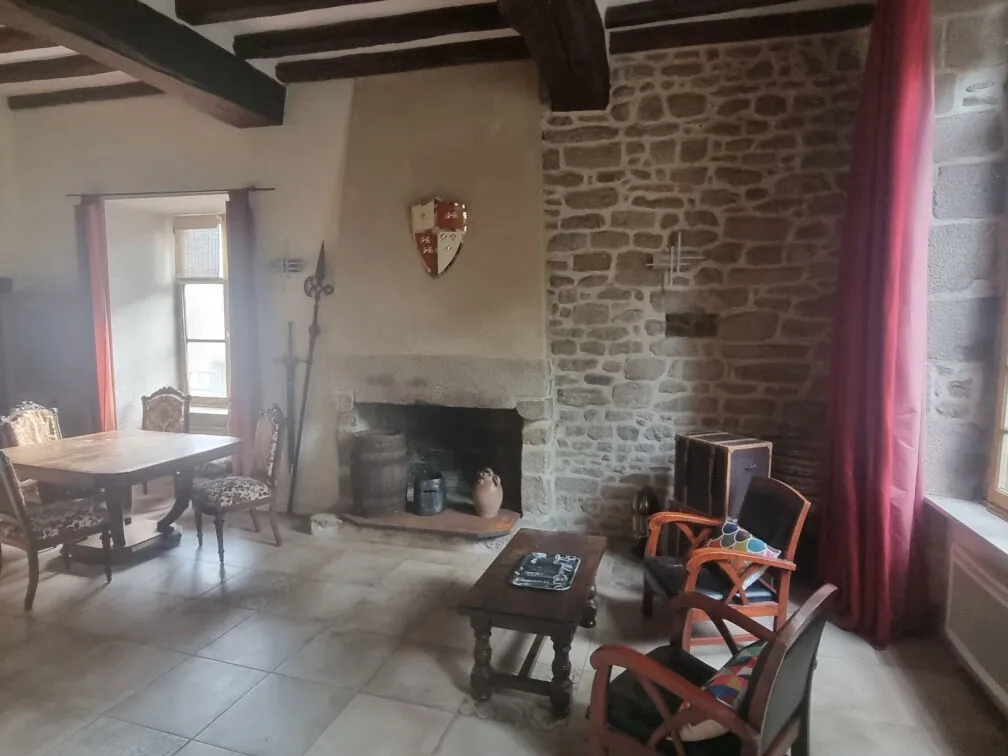 Grand studio avec mezzanine au cœur des remparts de Guérande 