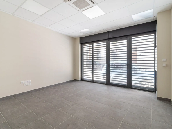 Local commercial rénové à vendre à Marseille Vauban – idéal professionnel ou coworking
