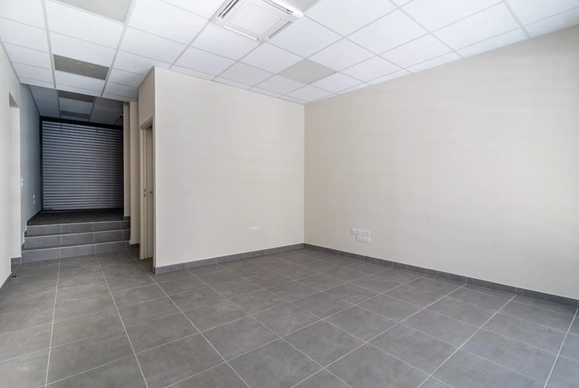 Local commercial rénové à vendre à Marseille Vauban – idéal professionnel ou coworking 