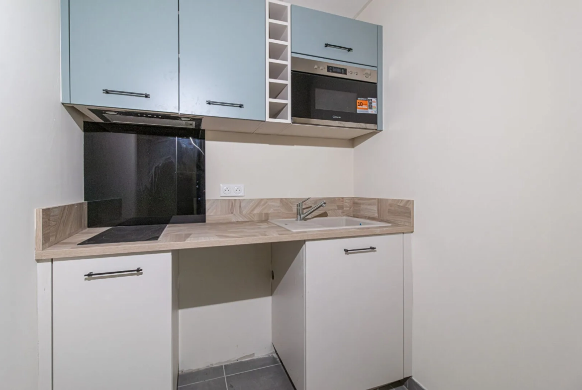 Local commercial rénové à vendre à Marseille Vauban – idéal professionnel ou coworking 