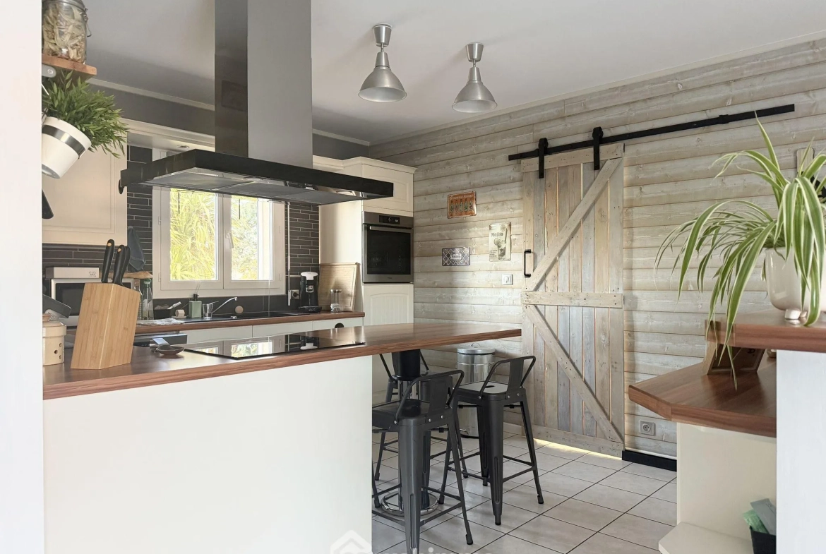 Maison 103m² avec piscine à Champigny en Rochereau 