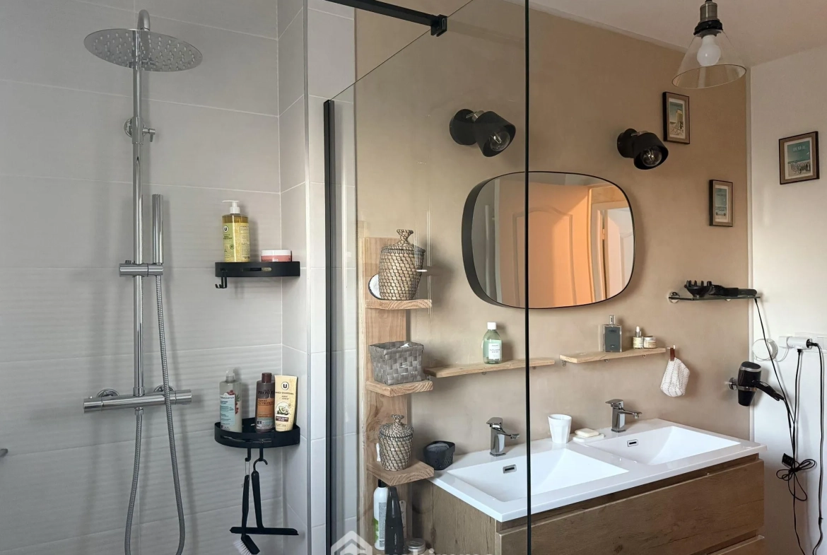 Maison 103m² avec piscine à Champigny en Rochereau 