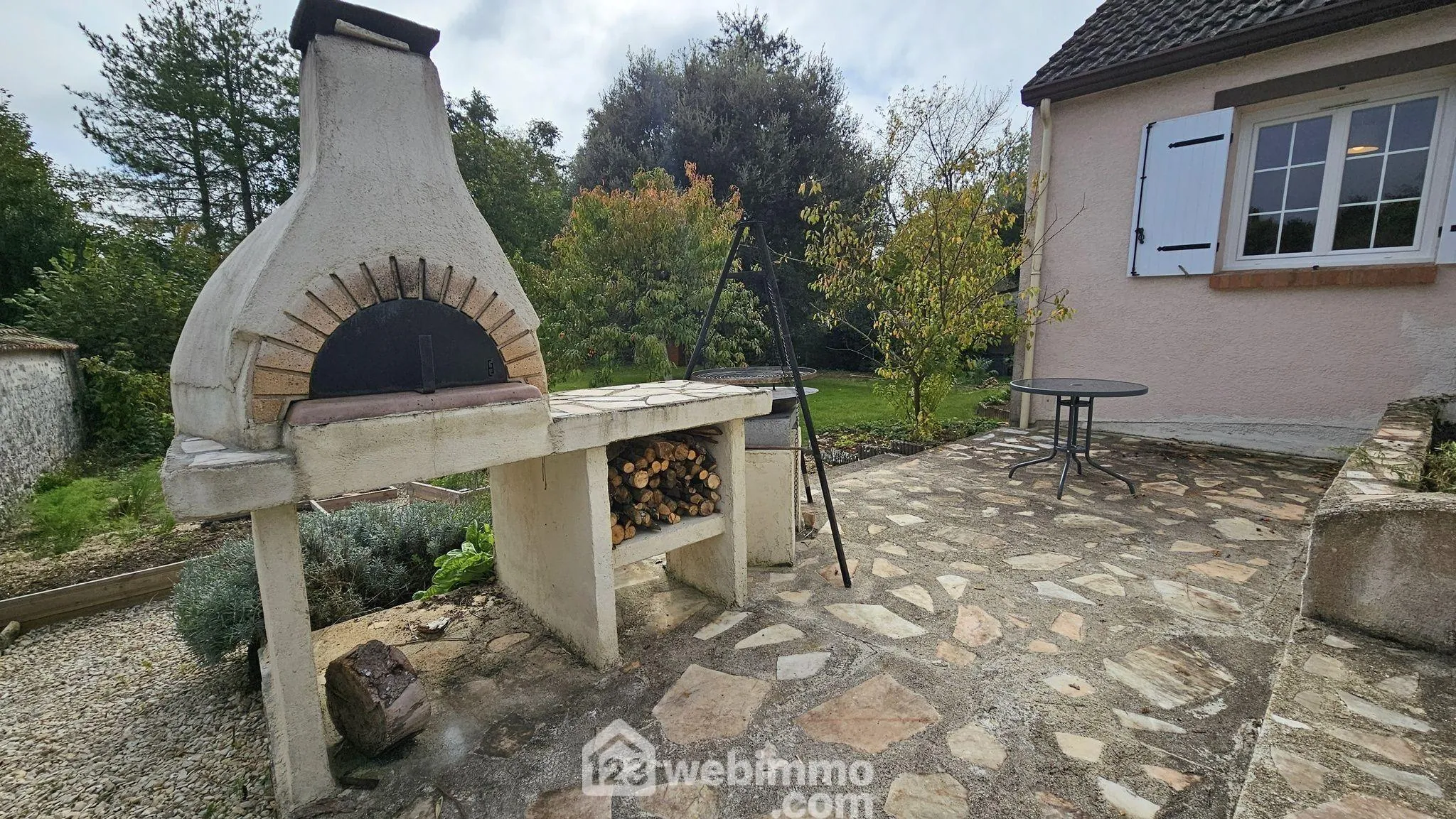 Maison à vendre de 112 m² avec jardin arboré près du Malesherbois 