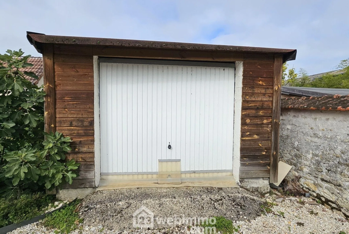 Maison à vendre de 112 m² avec jardin arboré près du Malesherbois 