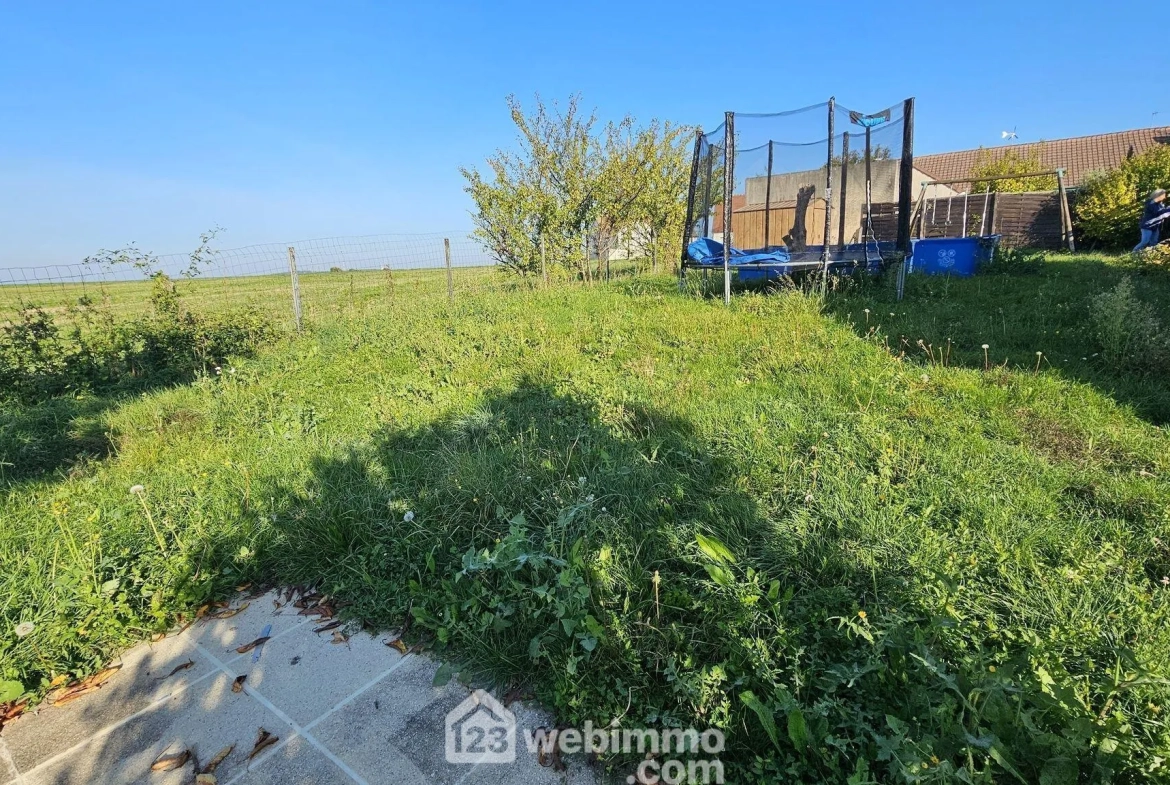 Maison de plain-pied de 100 m² avec jardin à La Grande Paroisse 