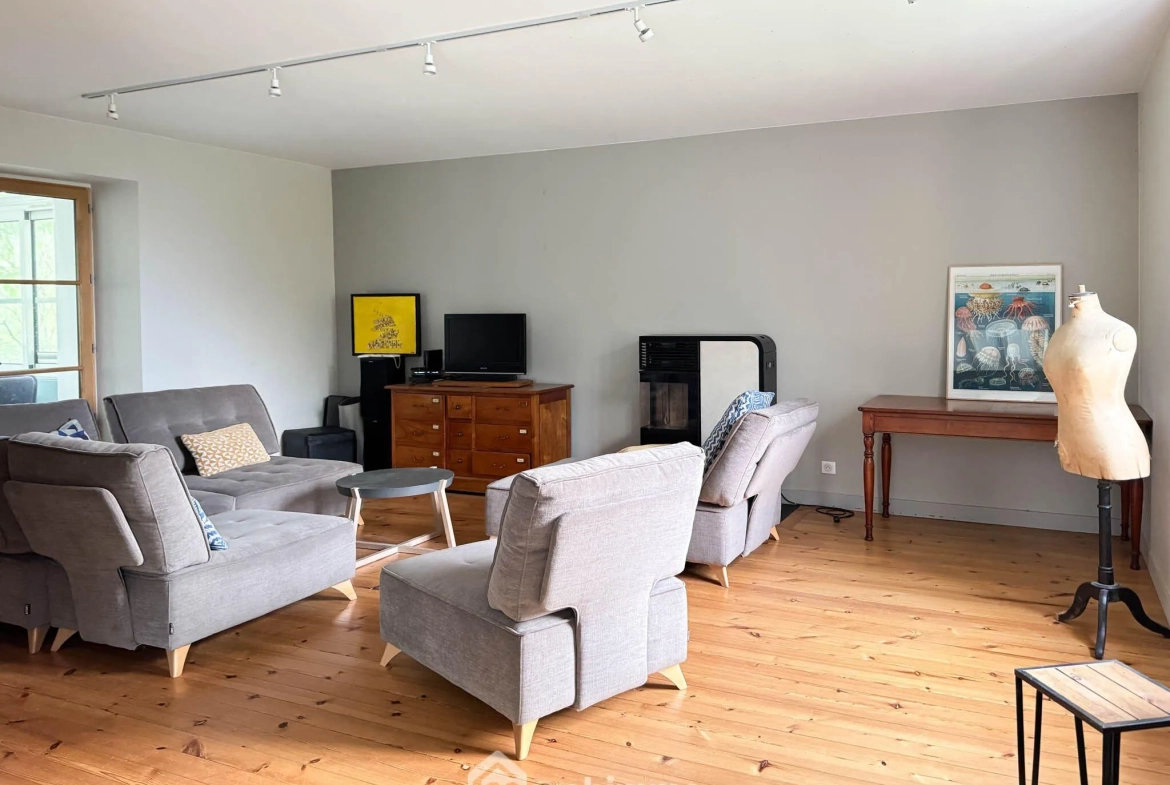 Maison familiale de 200 m² à Saint-Germain-sur-Moine, proche commodités 