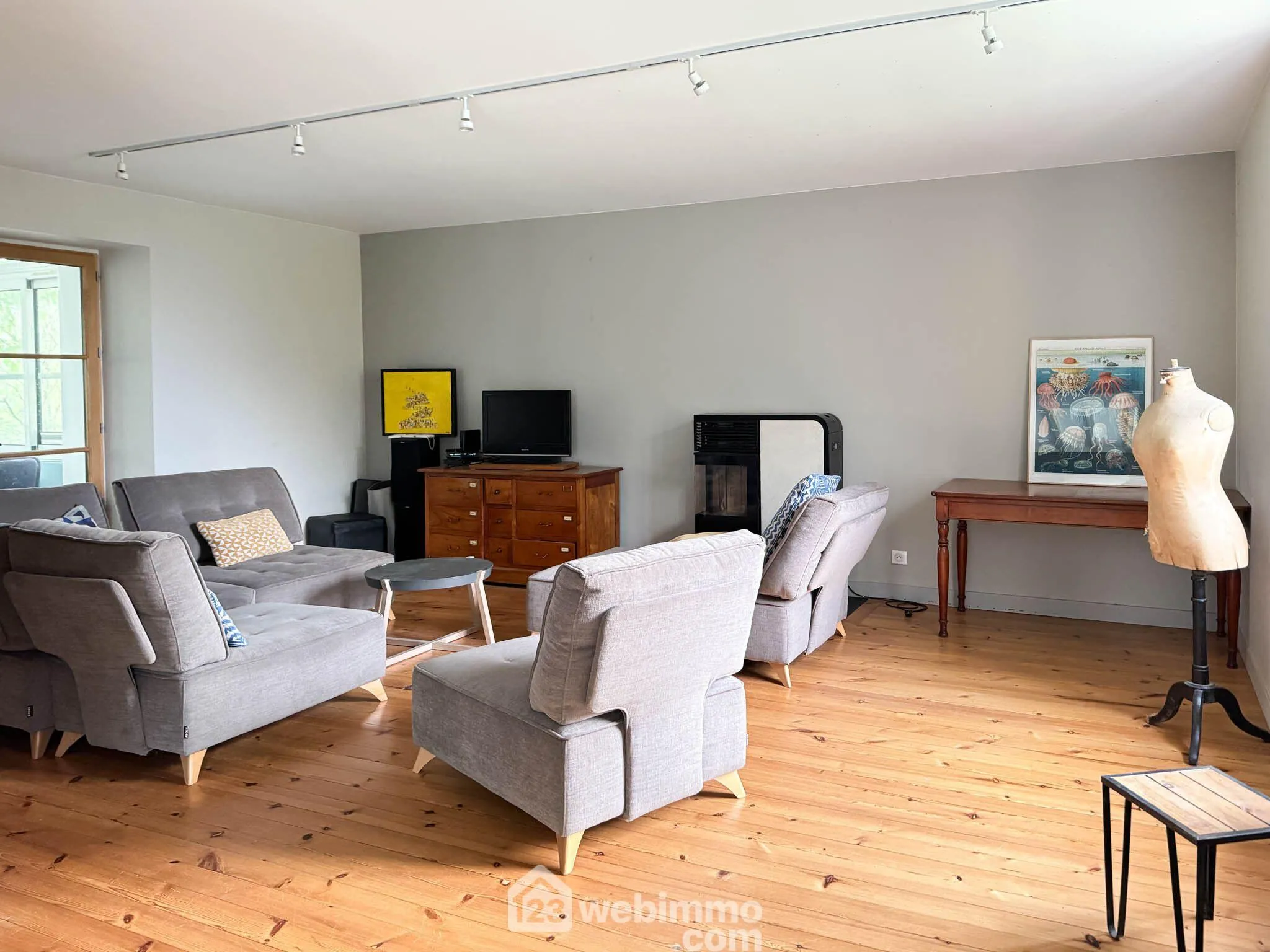 Maison familiale de 200 m² à Saint-Germain-sur-Moine, proche commodités 