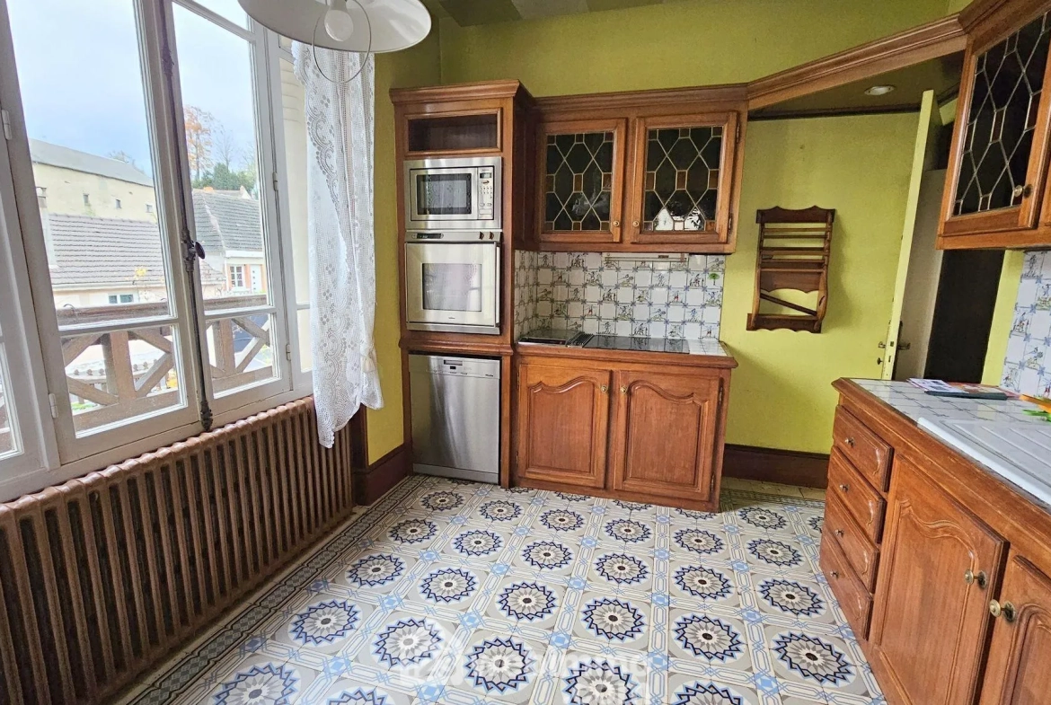 Belle maison bourgeoise de 164 m² à Le Malesherbois avec dépendance et garage 