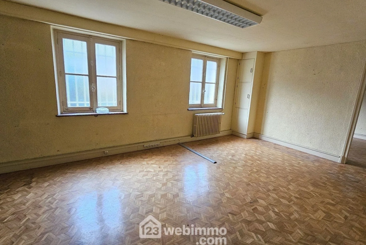 Belle maison bourgeoise de 164 m² à Le Malesherbois avec dépendance et garage 