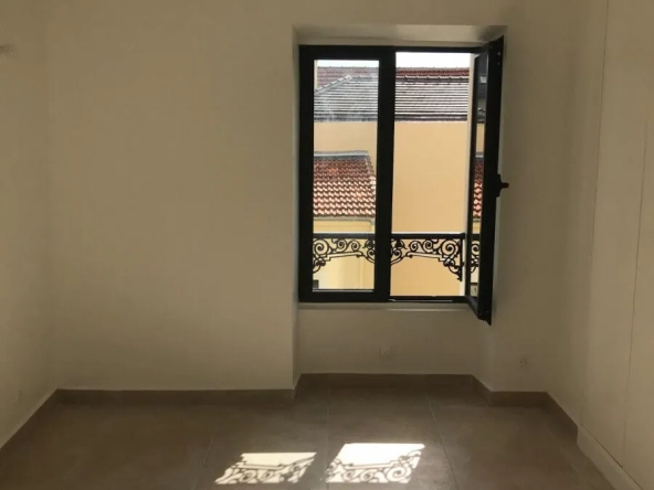 Charmant appartement rénové de 27 m² à Châtenay-Malabry Place de l’église