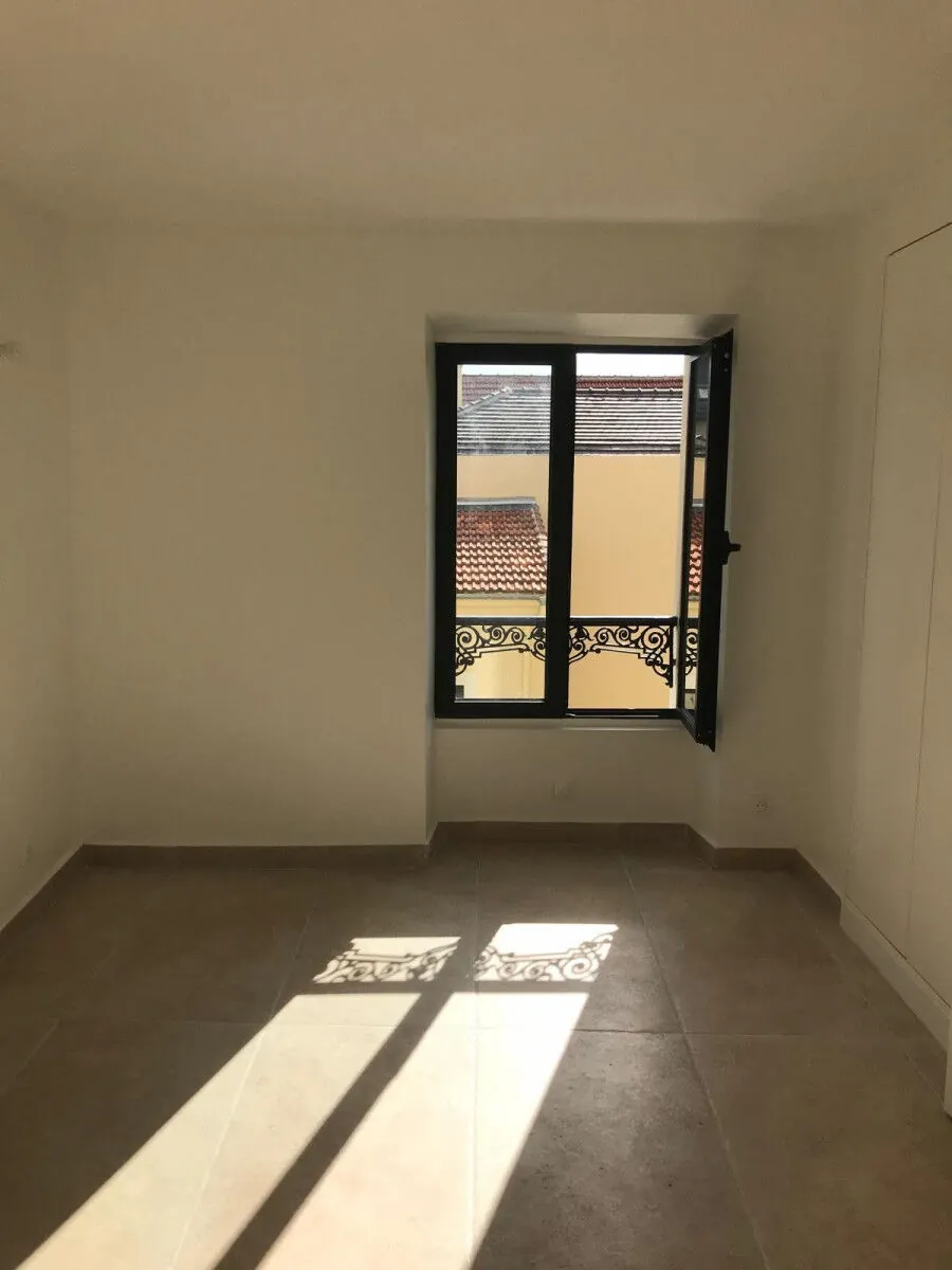 Charmant appartement rénové de 27 m² à Châtenay-Malabry Place de l’église 