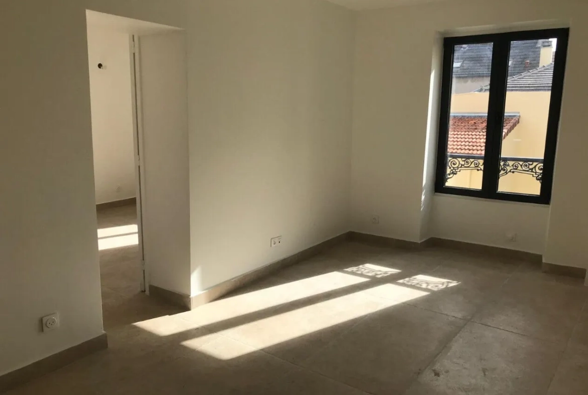 Charmant appartement rénové de 27 m² à Châtenay-Malabry Place de l’église 