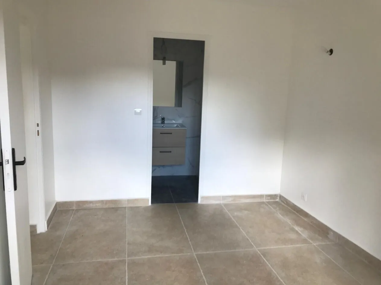 Charmant appartement rénové de 27 m² à Châtenay-Malabry Place de l’église 