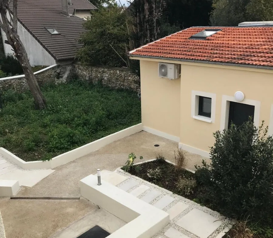 Charmant appartement rénové de 27 m² à Châtenay-Malabry Place de l’église 