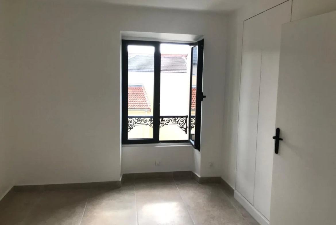 Charmant appartement rénové de 27 m² à Châtenay-Malabry Place de l’église 