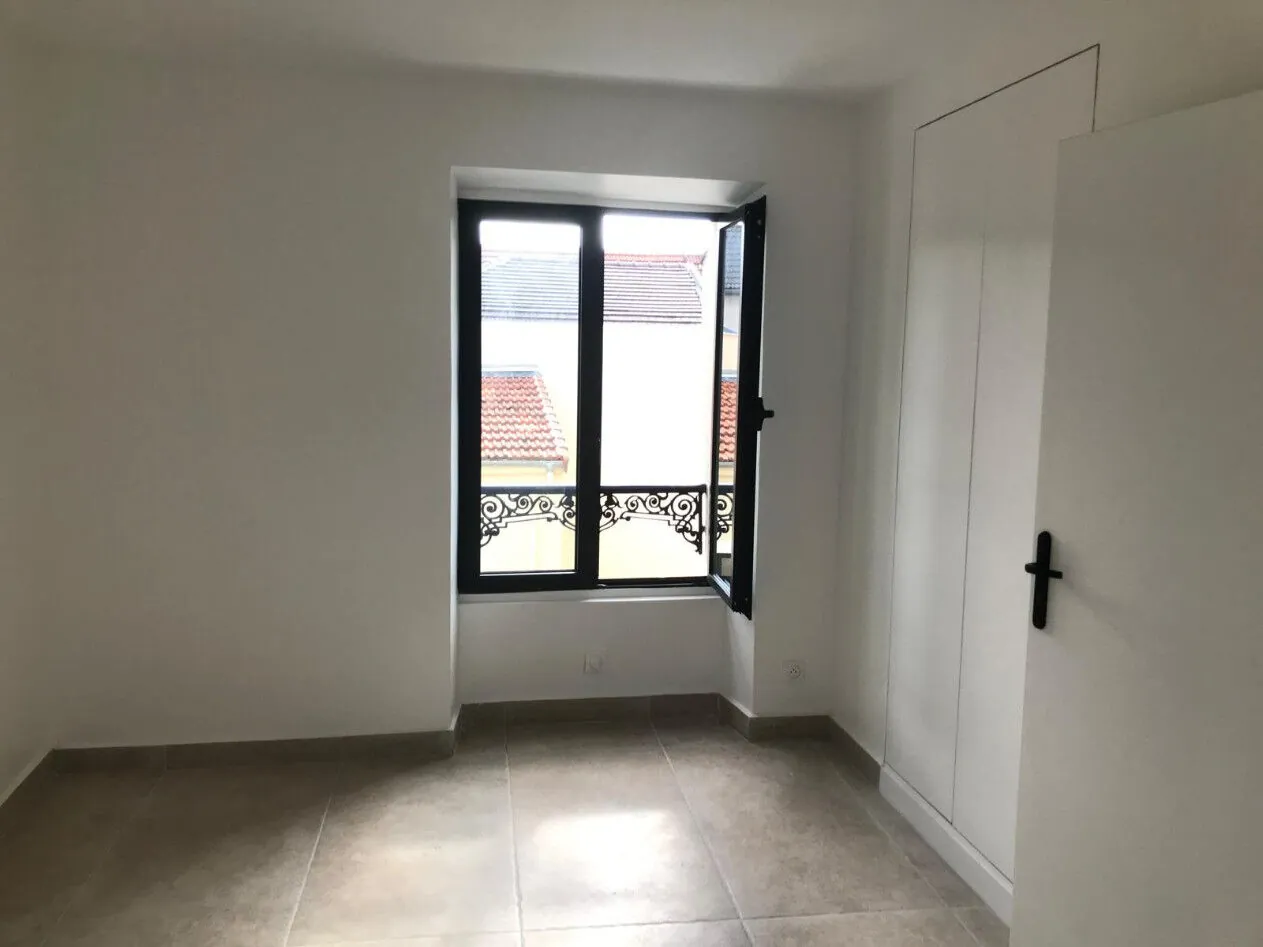 Charmant appartement rénové de 27 m² à Châtenay-Malabry Place de l’église 