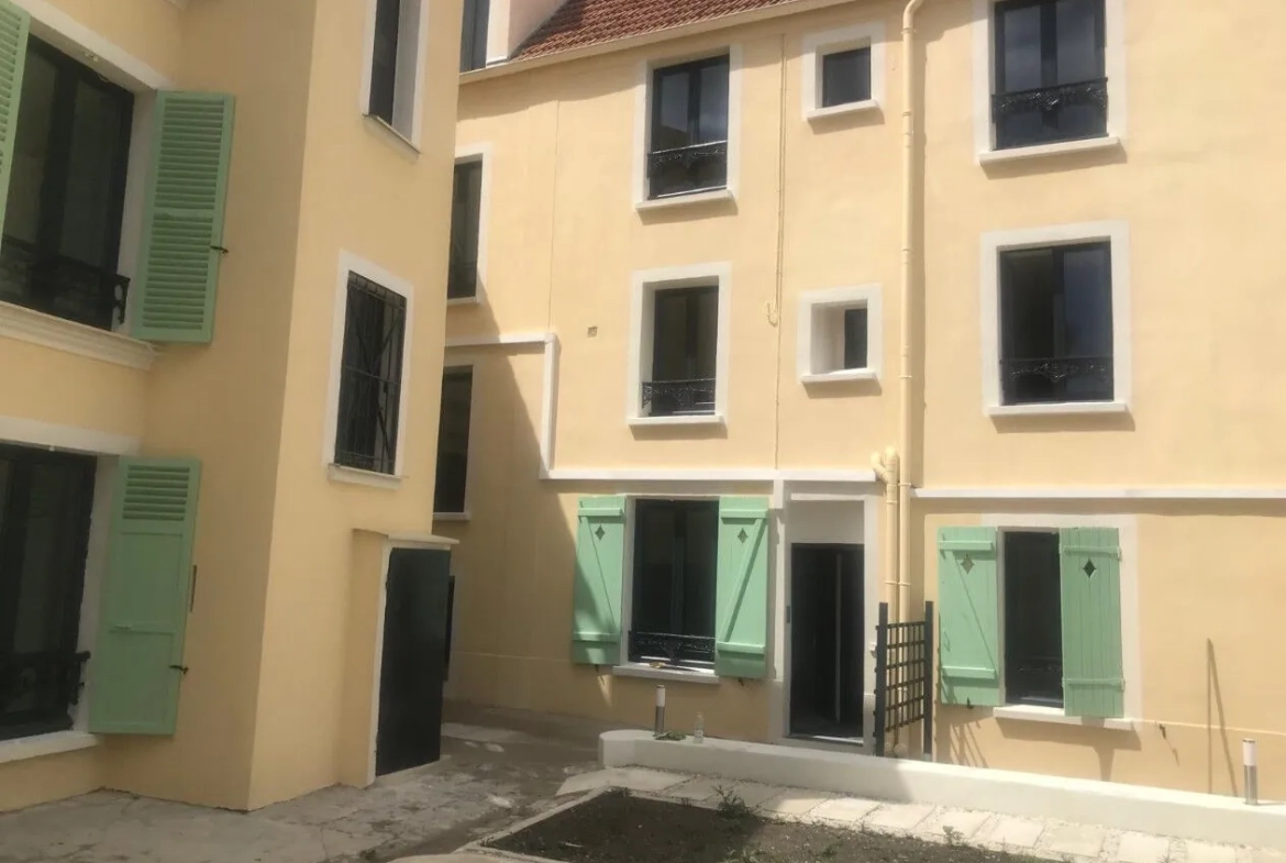Charmant appartement rénové de 27 m² à Châtenay-Malabry Place de l’église 