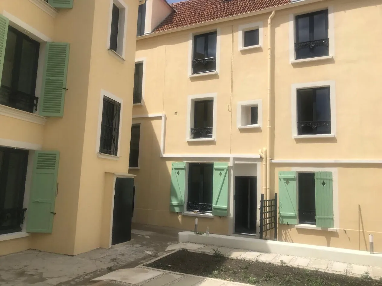 Charmant appartement rénové de 27 m² à Châtenay-Malabry Place de l’église 