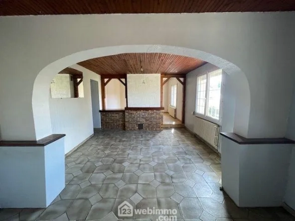 Appartement à Noyon de 83 m² avec jardin, garage et terrasse, idéal pour famille ou retraités