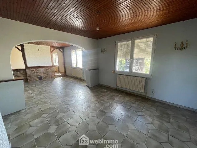 Appartement à Noyon de 83 m² avec jardin, garage et terrasse, idéal pour famille ou retraités 