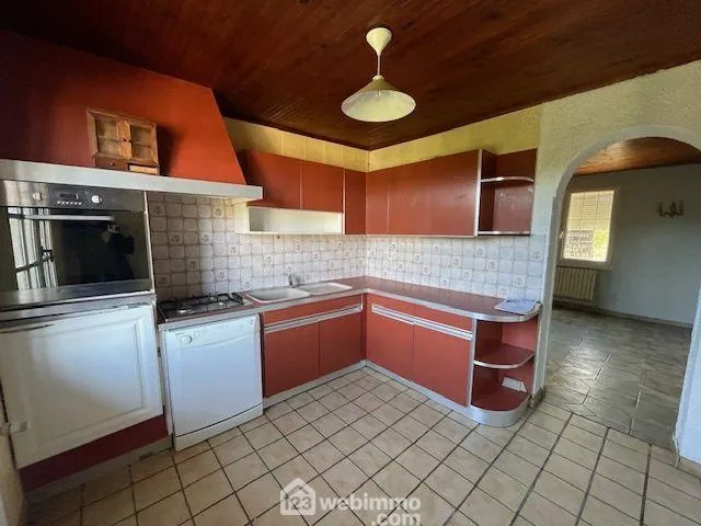 Appartement à Noyon de 83 m² avec jardin, garage et terrasse, idéal pour famille ou retraités 