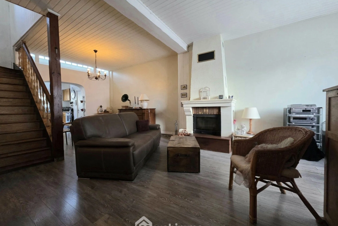 Maison à vendre de 128 m² à Saint-Quentin avec jardin et vue dégagée 