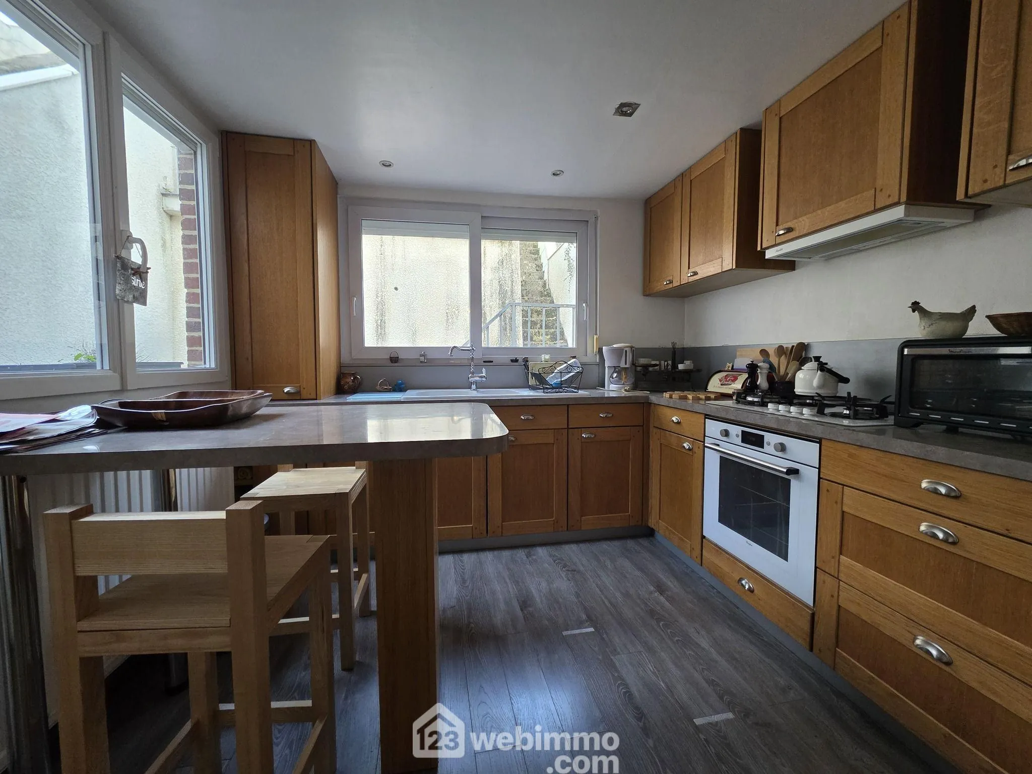 Maison à vendre de 128 m² à Saint-Quentin avec jardin et vue dégagée 